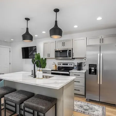 Stunning 2 Bedroom, 3 Beds In Hillsboro Village - Walk To Restaurants